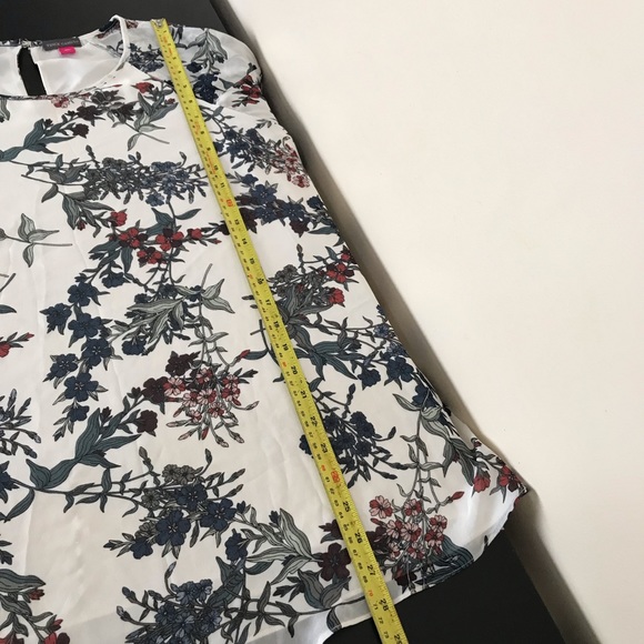 Vince Camuto Floral Flutter Sleeve Blouse | White Lined Top | Blue Red Flowers - Picture 16 of 16